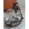 猫のオブジェ / ブロンズ猫とガラスのカップ